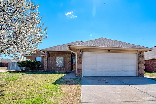 1220 Eastridge Dr Photo 1