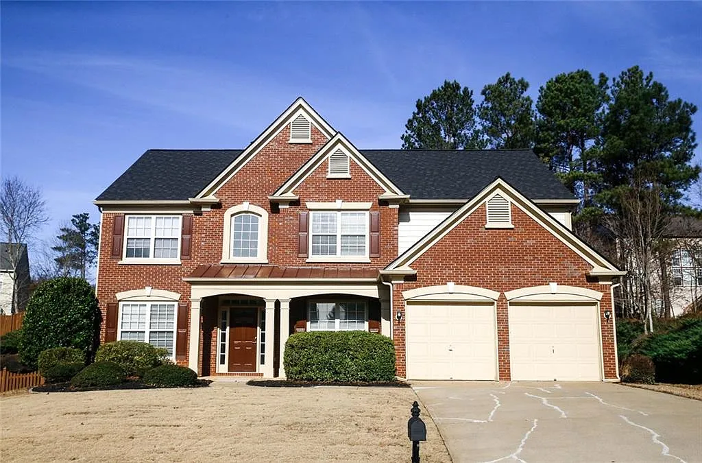 4 bed, 2.5 bath, 3270 sqft, $3,000 — Photo 1