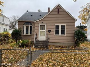 919 Oak St, Grand Forks, ND 58201
