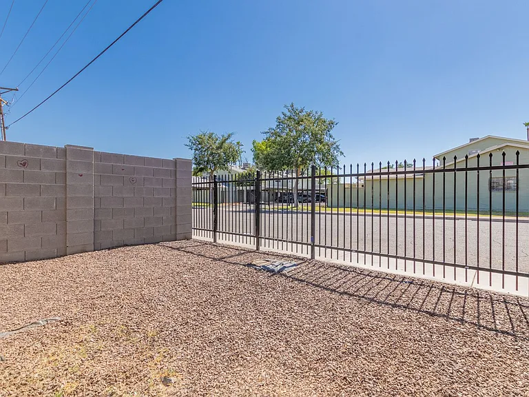 2539 W Pierson St — Photo 21