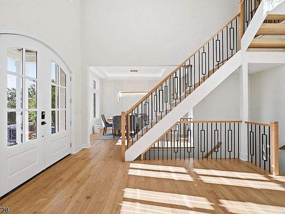 4th image of 65 Summit Ct