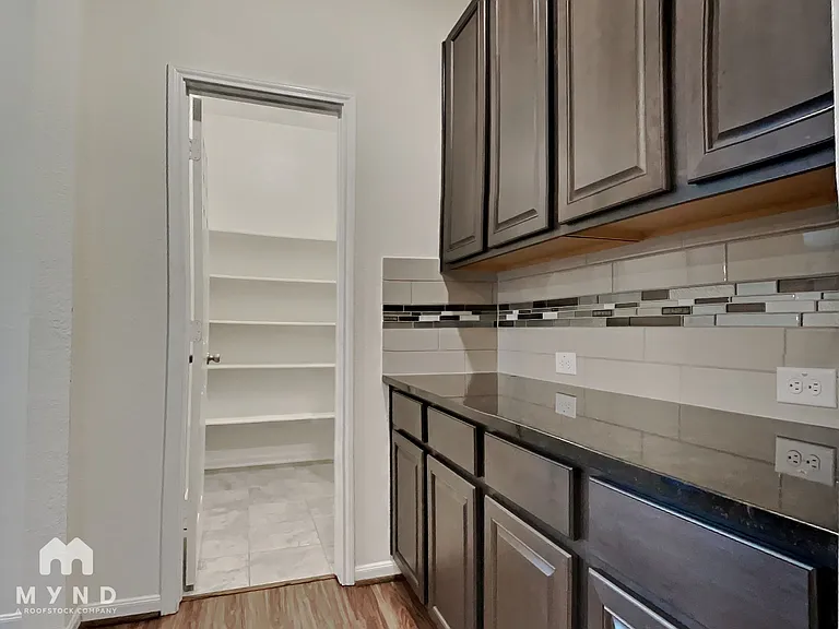 1706 Claire Creek Ct — Photo 11