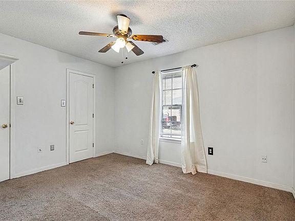 5th image of 113 Crescentwood Loop