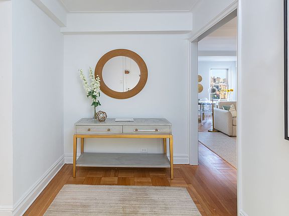 4th image of 136 Waverly Pl #16CD