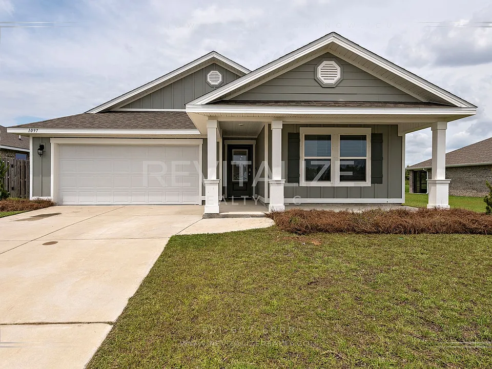 1097 Hayward Loop