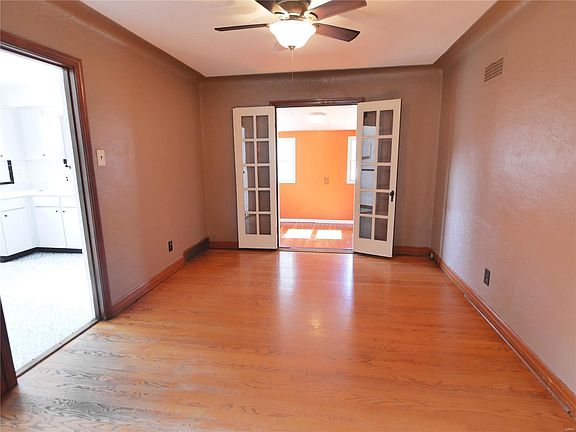 3rd image of 10009 Sheldon Dr