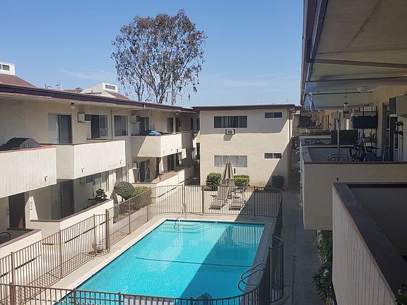 3rd image of 5301 Newcastle Ave #39
