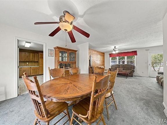 5th image of 300 Greentree Rd