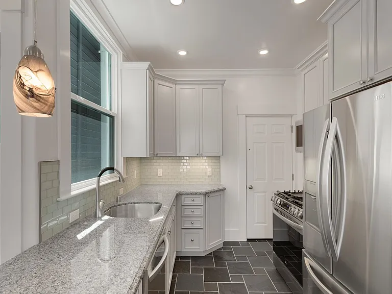 1445 Leavenworth Street — Photo 12