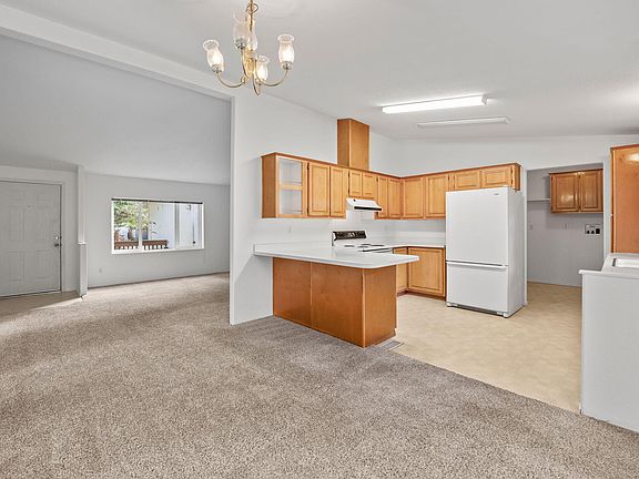 5th image of 1015 SE Valleywood Pl