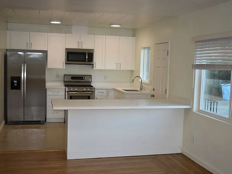 1317 Virginia St — Photo 11