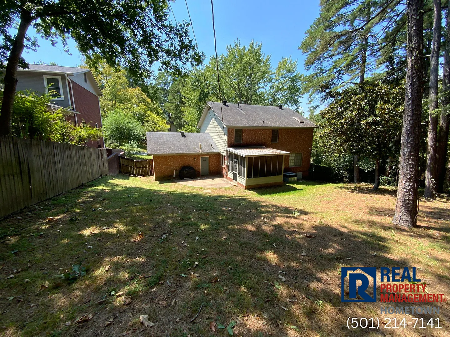Spacious 3-Bedroom Home with Fireplace & Screened Porch in Little Rock! — Photo 2