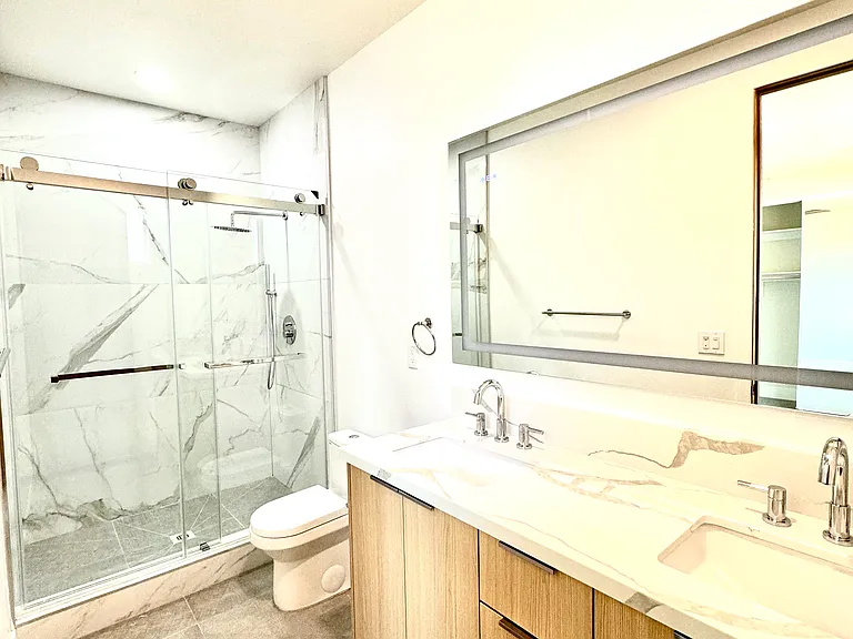 La Perla Ave — Photo 5