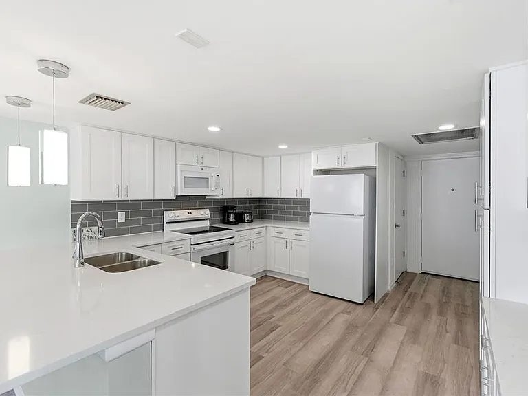 17408 Gulf Blvd #403 — Photo 21