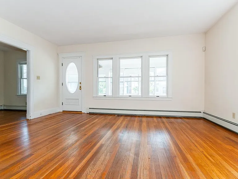 15 Lawrence St — Photo 2