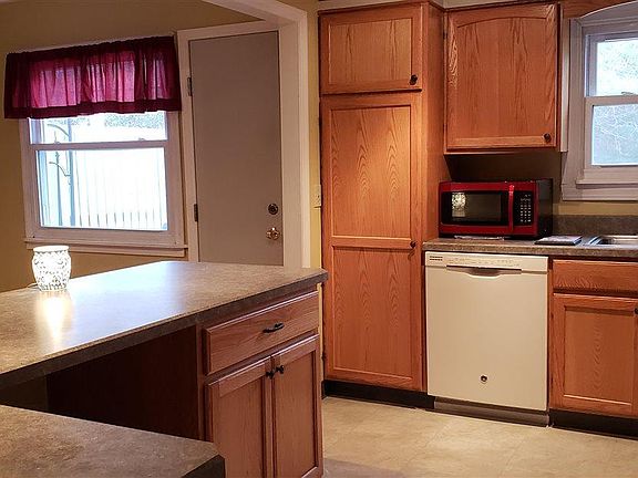 4th image of 70 Hathorn Blvd