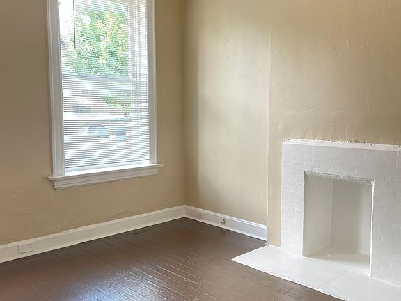 2nd image of 2918 Miami St #1