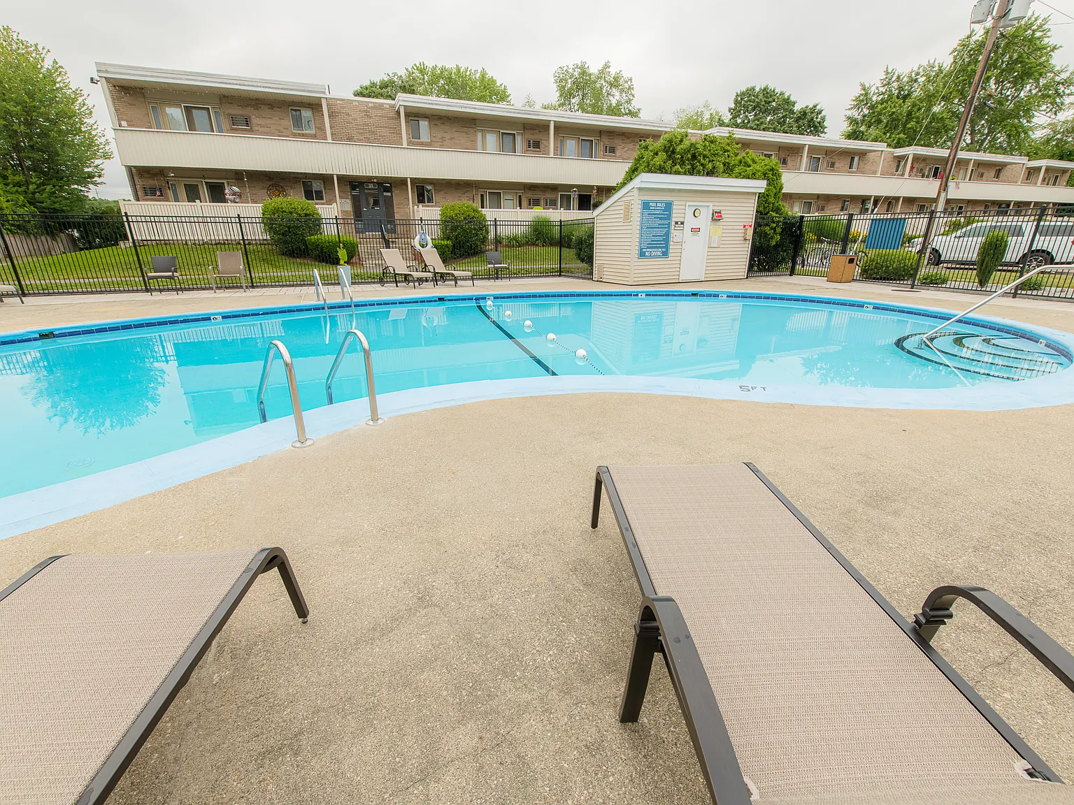 Sutton Place Apartments — Photo 2