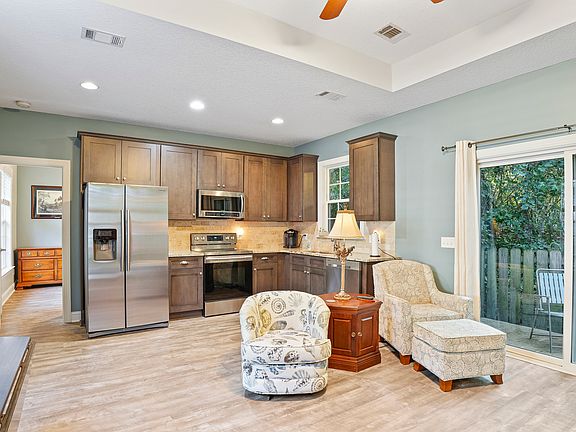 5th image of 419 Palmetto St