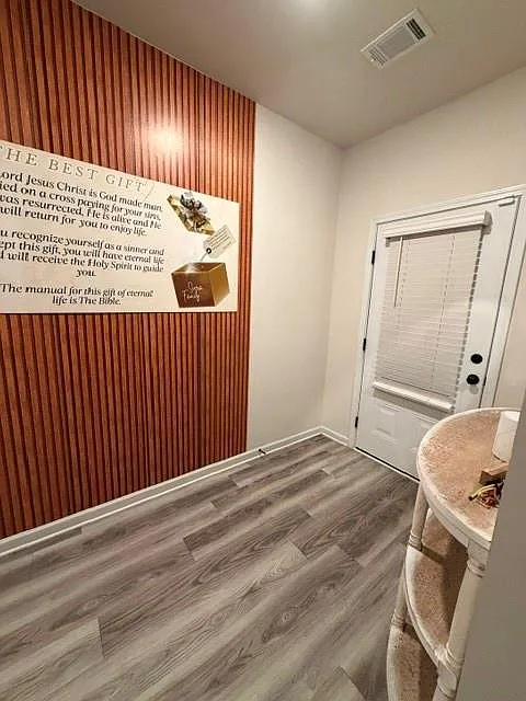 3 bed, 2.0 bath, 1852 sqft, $2,500 — Photo 2