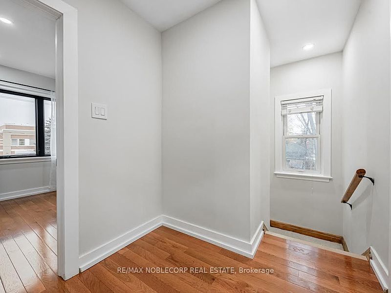 Toronto House for rent - 3 Bedrooms — photo 3