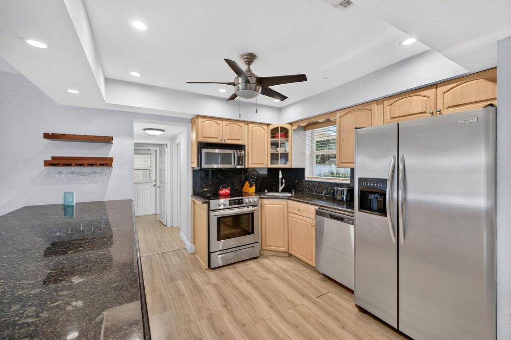 391 SE 6TH Court, photo 9