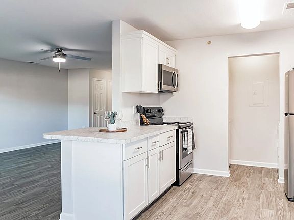 Discover a culinary oasis in our one-bedroom floor plan with a galley-style kitchen. Granite-style countertops and stainless steel appliances elevate your cooking experience.