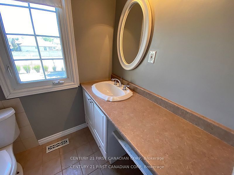 London Townhouse for rent - 3 Bedrooms — photo 3