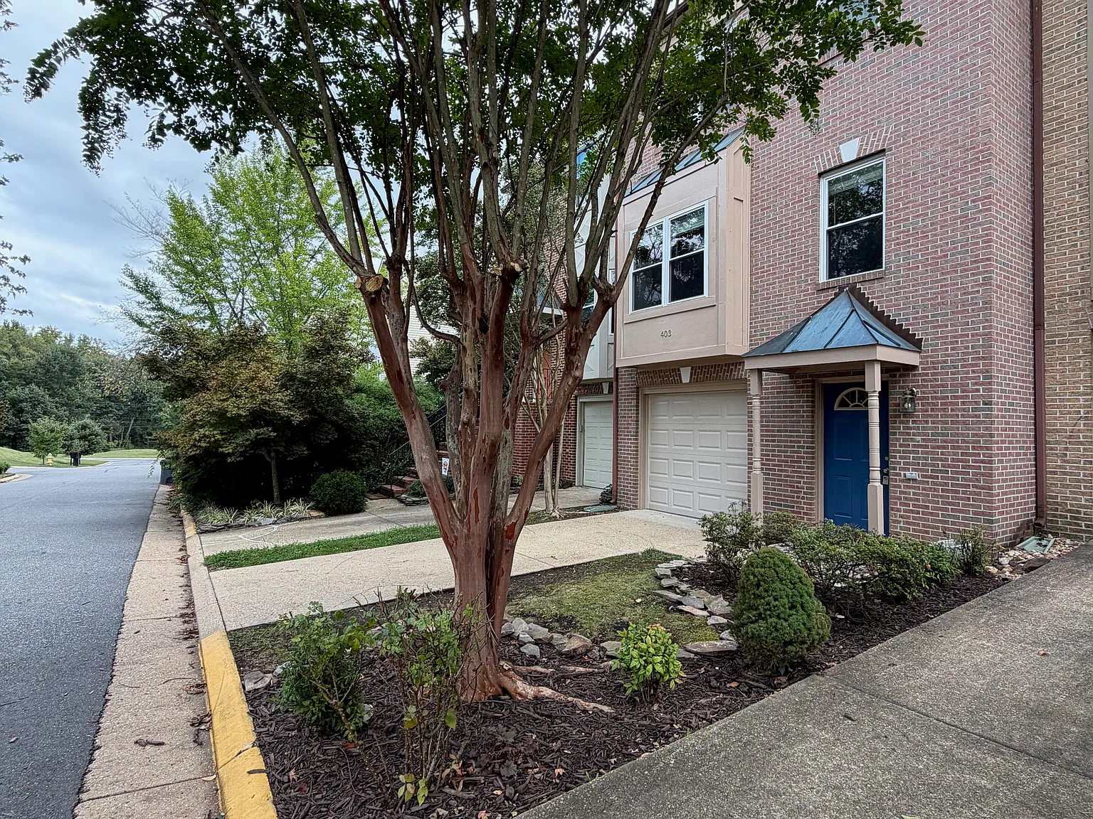 3 bed, 3.5 bath, 1742 sqft, $2,500 — Photo 2