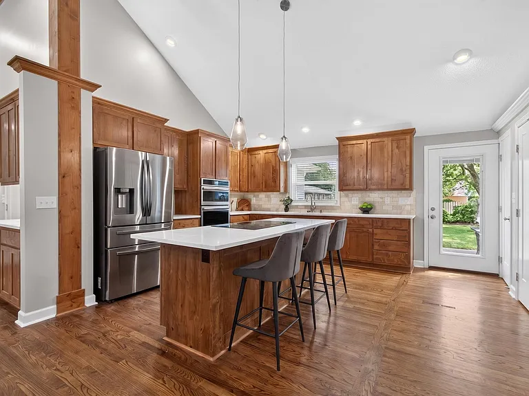 6232 Woodson Rd — Photo 18