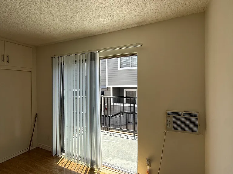 615 E Magnolia Blvd #B — Photo 8