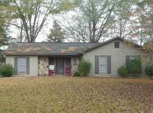 216 Hearthstone Dr, Lagrange, GA 30241