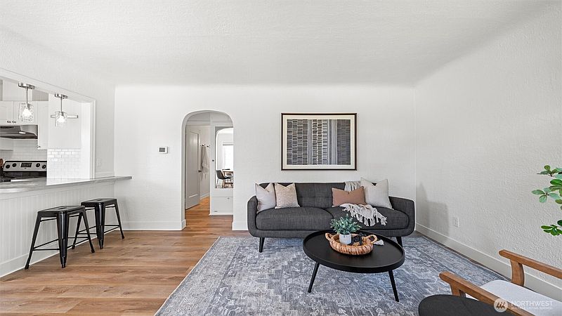 3rd image of 211 SE 4th Street