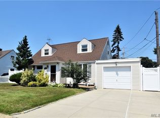 1052 Harrow Rd, Franklin Square, NY 11010