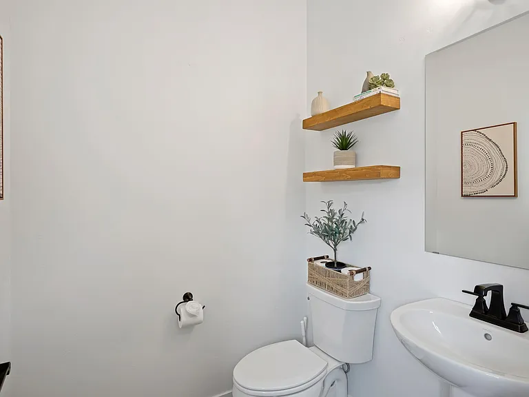 2376 NE Victor Pl — Photo 23