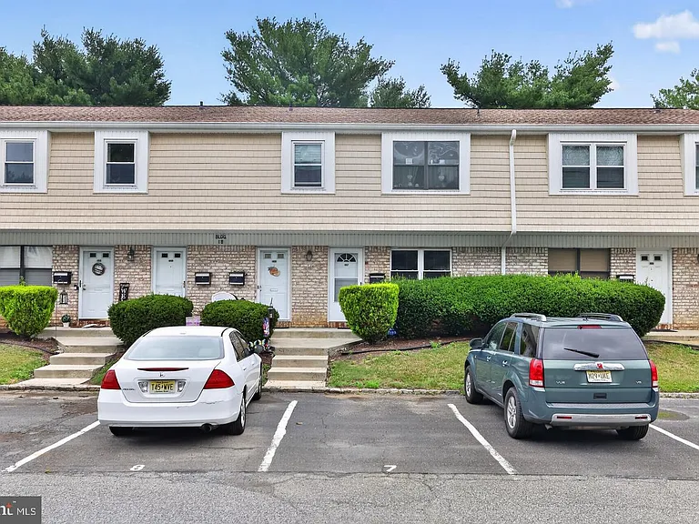 1807 Silver Ct — Photo 28