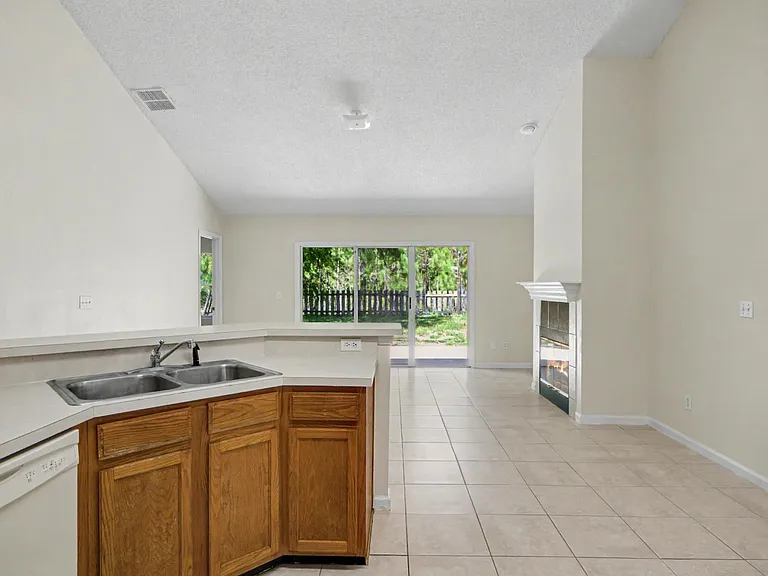 90 Buttonworth Dr #A — Photo 18