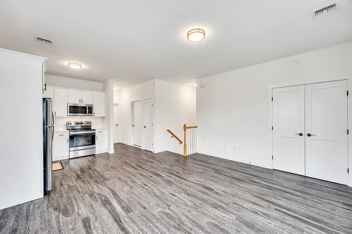 2 bed, 1075 sqft, $3,100 — Photo 1