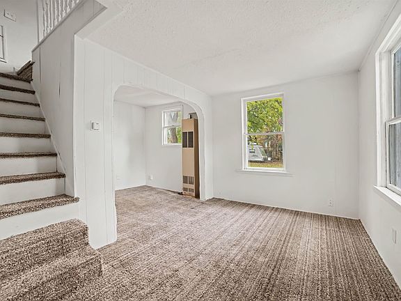 5th image of 402 S Andre St
