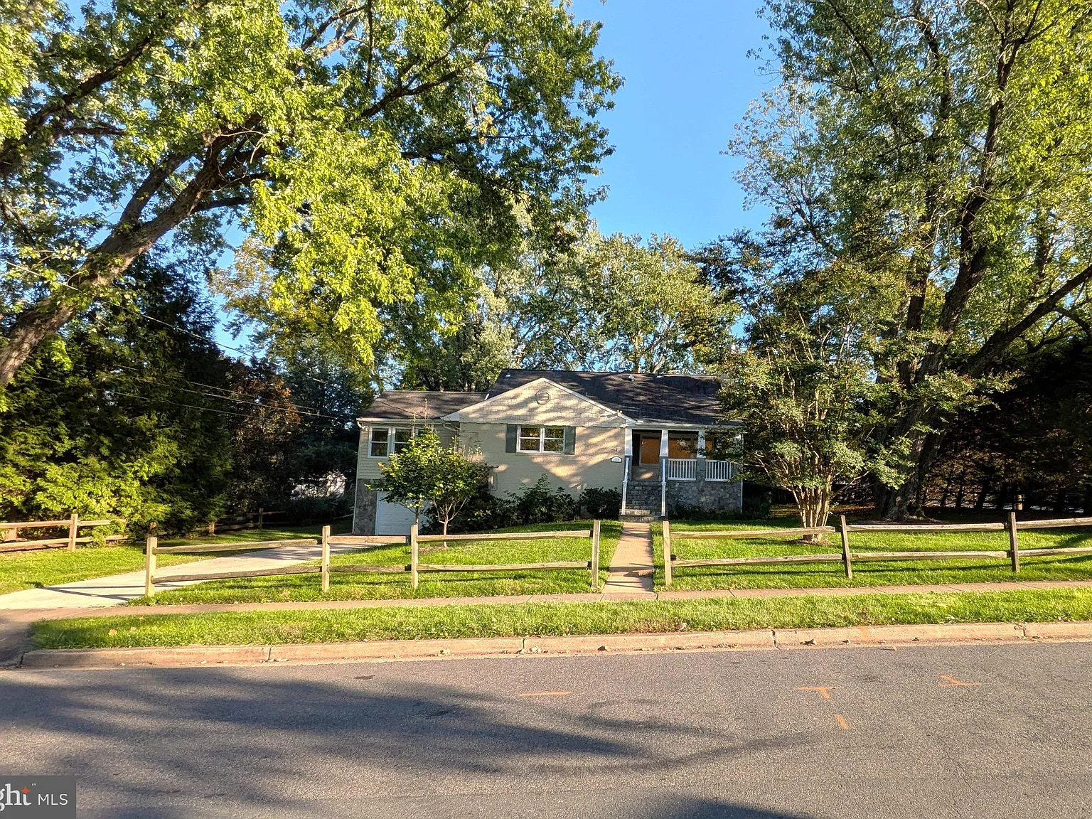 5 bed, 4.0 bath, 2778 sqft, $5,500 — Photo 2