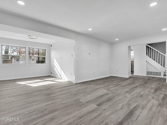 5th image of 336 Barcelona Dr