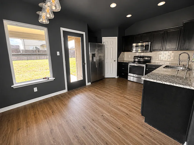 1617 Lubbock Dr — Photo 23