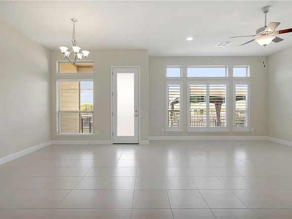 3rd image of 712 Carillion Dr