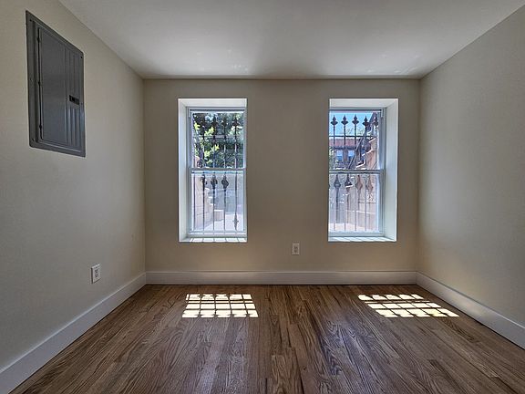 5th image of 235 Lexington Ave APT 1D