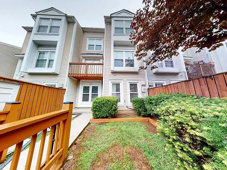 6008 Chestnut Hollow Ct — Photo 1