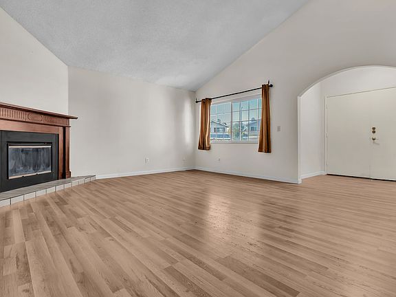 4th image of 1688 W Bruin St