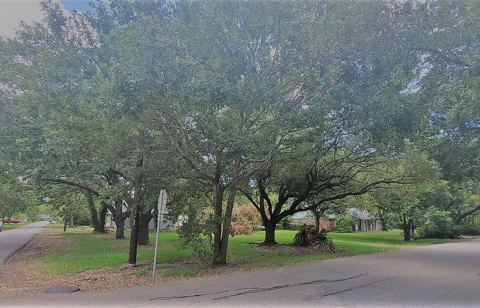 1st image of 230 Bayside Dr