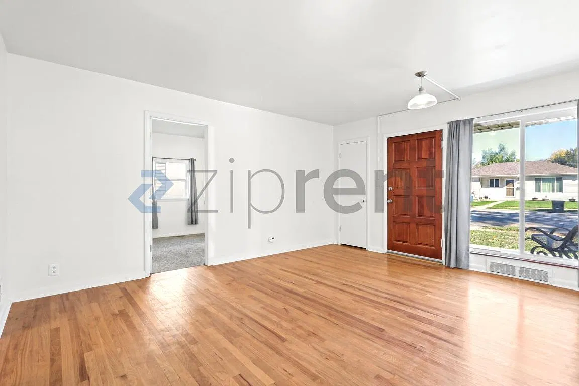 3 bed, 1027 sqft, $2,425 — Photo 4