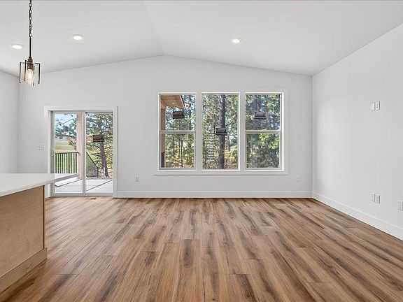 3rd image of 16803 N Wellington Rd