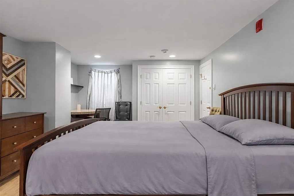 Studio, 1.0 bath, 350 sqft, $2,500 — Photo 1